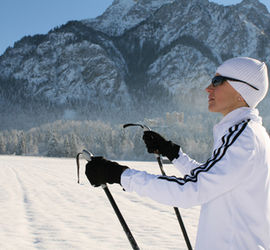 Lyže a snowboardy připravit! Sportovat na sněhu se dá i s artritidou