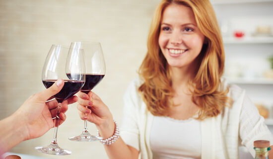 Osm zažitých mýtů o léčbě běchtěreva jídlem a vínem