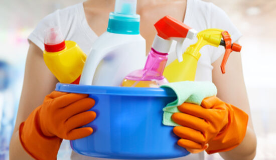 Pryč s bolestí při domácích pracích: praktické tipy pro revmatiky